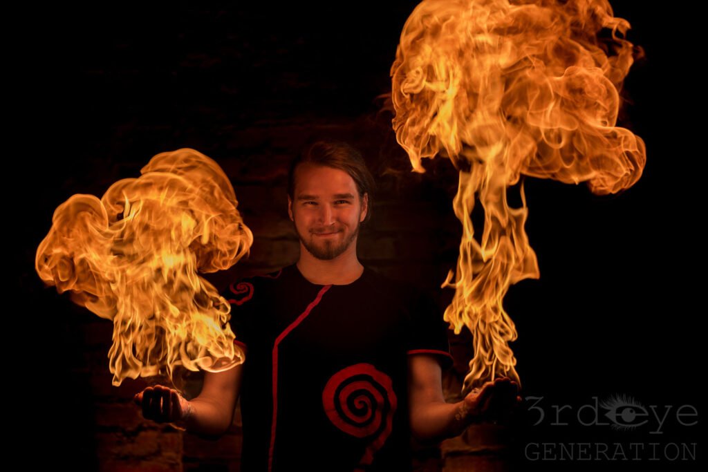 Quirin Rupp - Feuershow Feuerkünstler Feuerspucker Feuerschlucker Hochzeitsfeuershow buchen