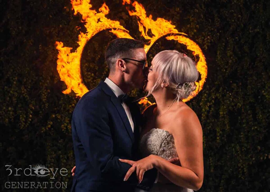 Liebe vor dem brennenden Herz für Hochzeit