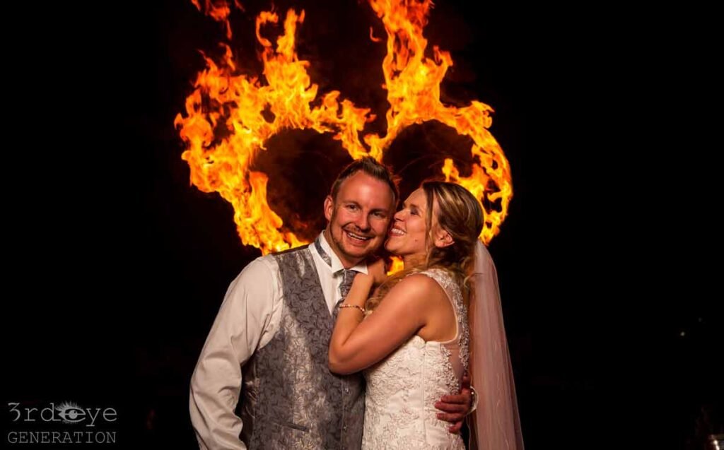 Brautpaar vor dem Feuerherz