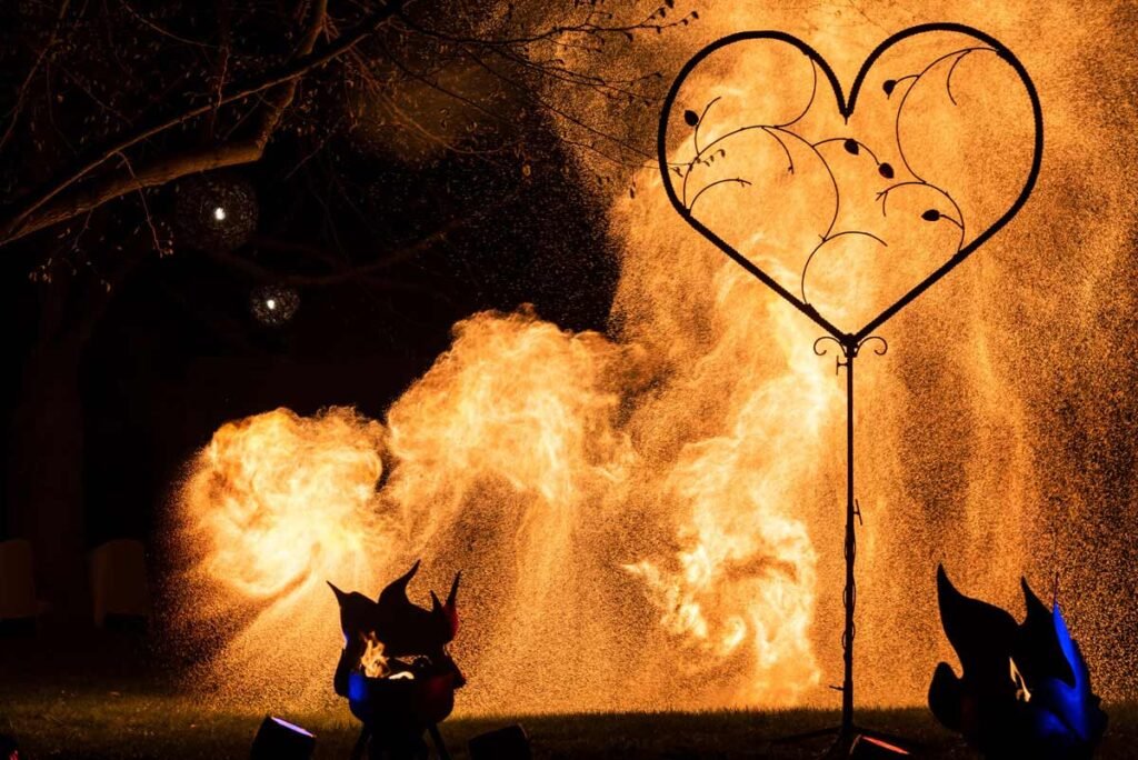 ein brennendes Herz für eine Hochzeitsfeuershow in Nuernberg