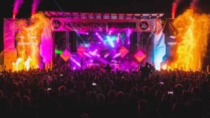 Mega Funkeneffekt auf Festivalbühne